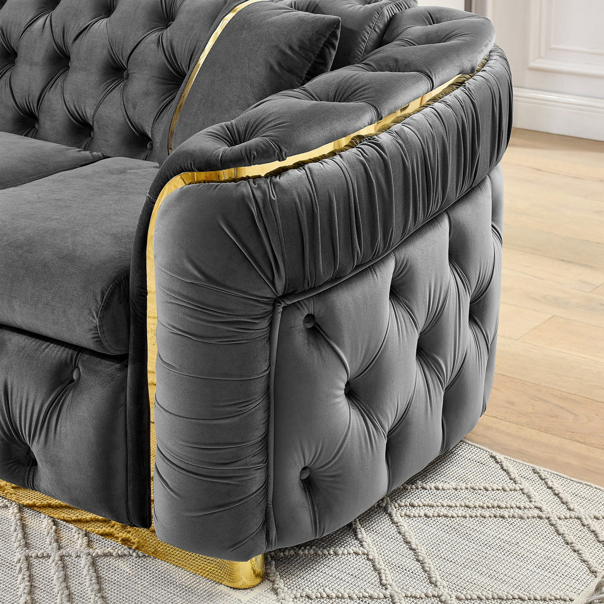 90.6 Samt-Dreisitzer-Sofa mit 2 Kissen, hochdichten Polstern, goldenen Akzenten und Kissen