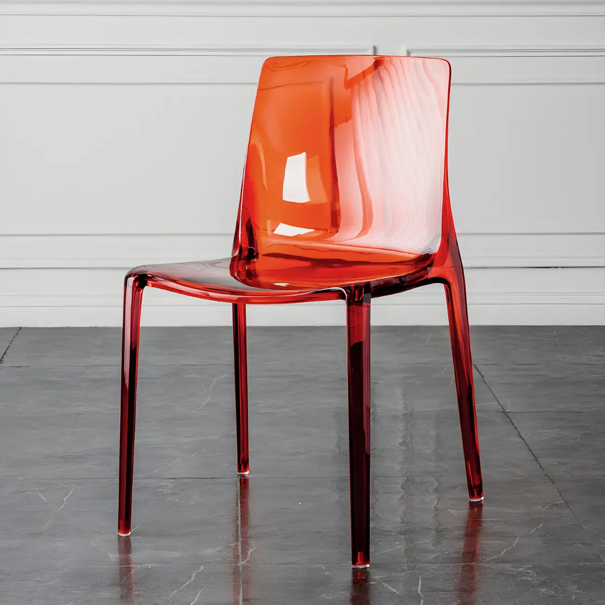 Bernsteinfarbener, armloser Esszimmerstuhl mit niedriger Rückenlehne aus Acryl