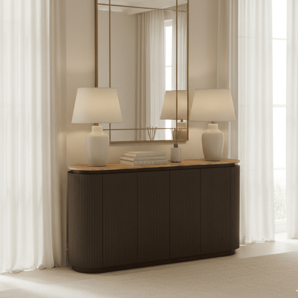 Braunes geripptes Sideboard mit Travertinplatte