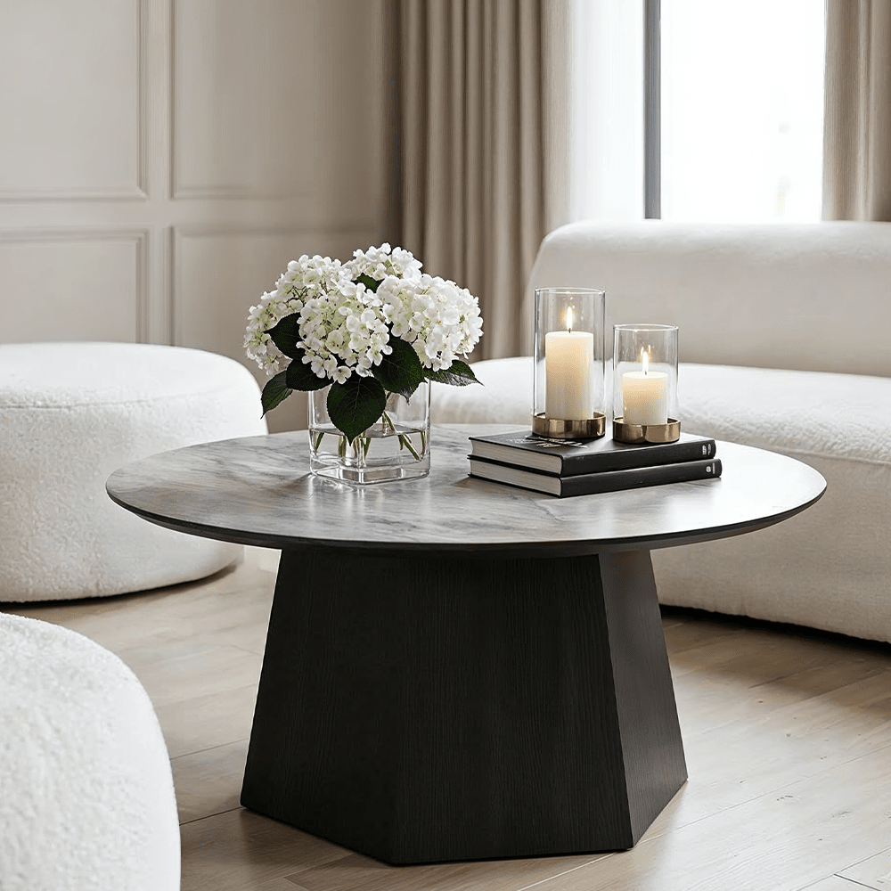Dunkelbrauner Couchtisch aus Holz mit Marmoroptikplatte