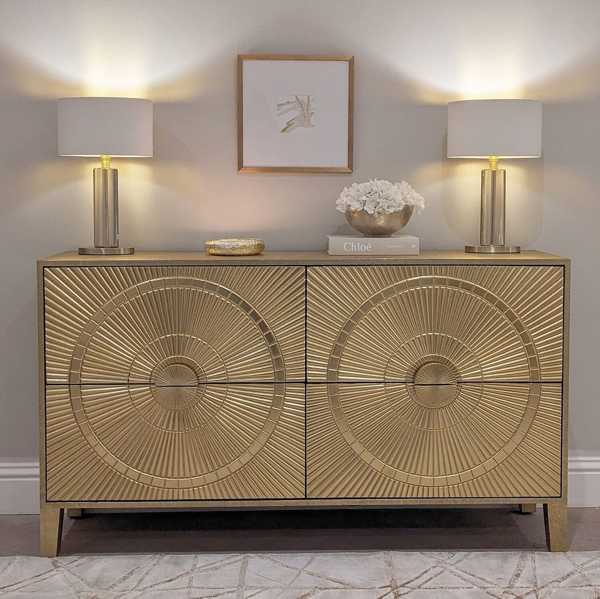Goldgeprägtes Metall-Sideboard