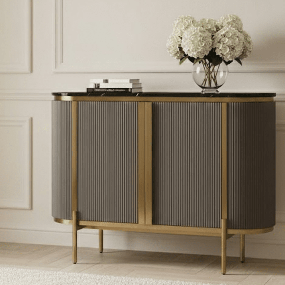 Graues & goldenes geriffeltes Sideboard mit 2 Türen und schwarzer Marmorplatte