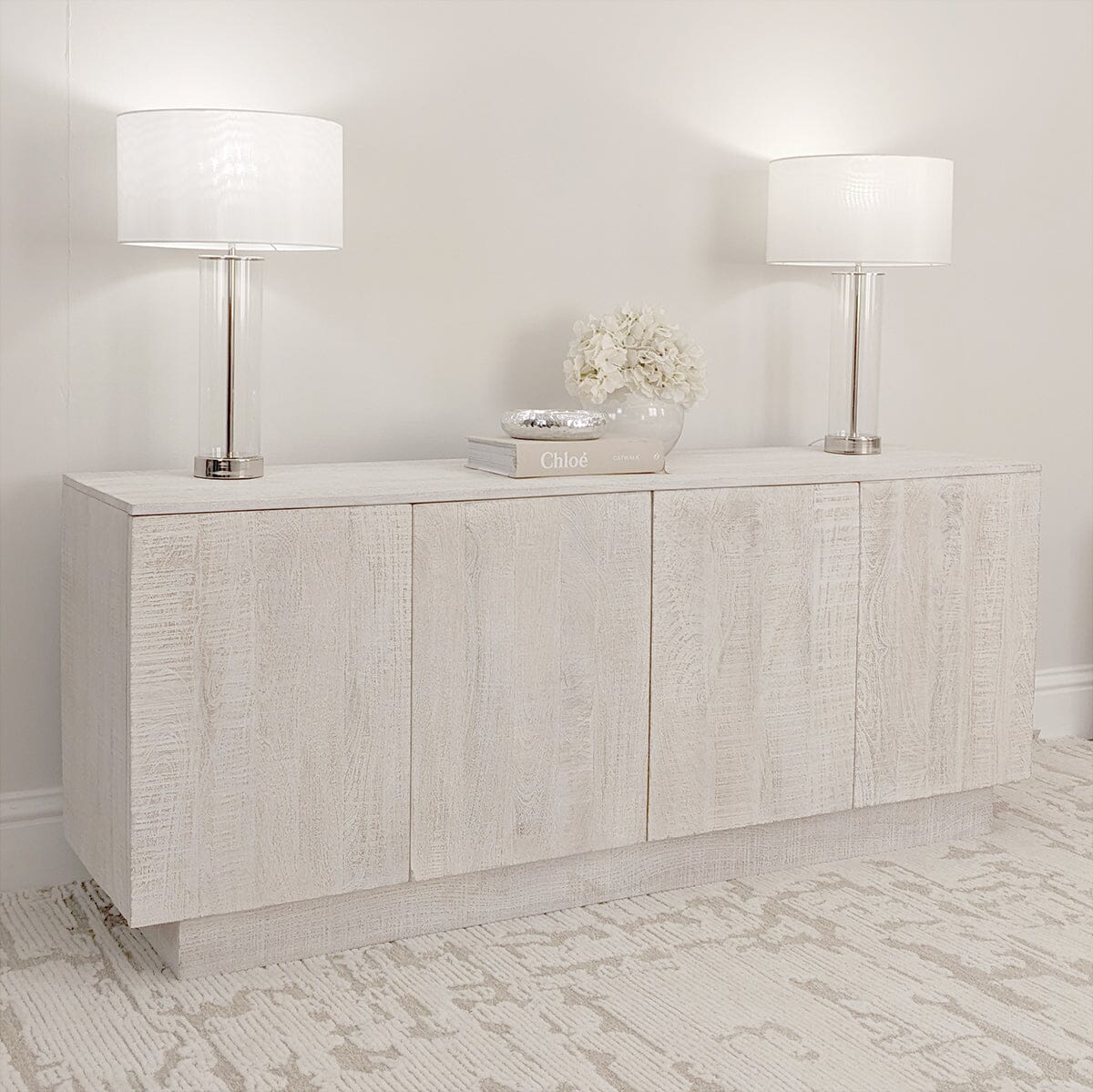 Sideboard mit 4 Türen, gekalkt